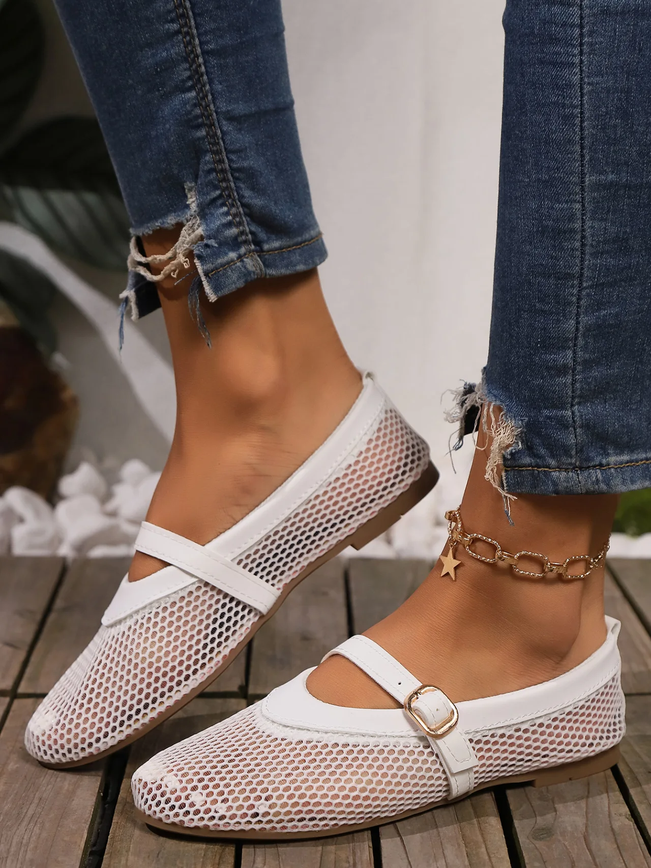 New 2024 Hollowed Out Women's Flat Shoes Leather Buckle Spring and Summer Fashion Moccasins Mary Jane Ballet Flats Women