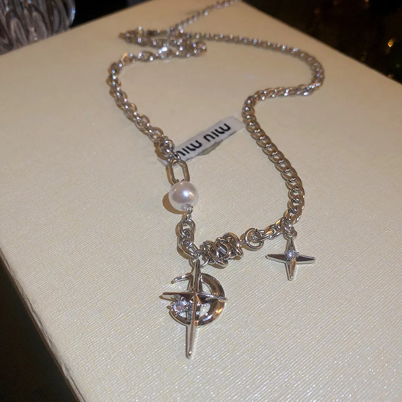 

Metallic Rhinestone Pearl Mang Star Moon Necklace Clavicle Chain Necklace