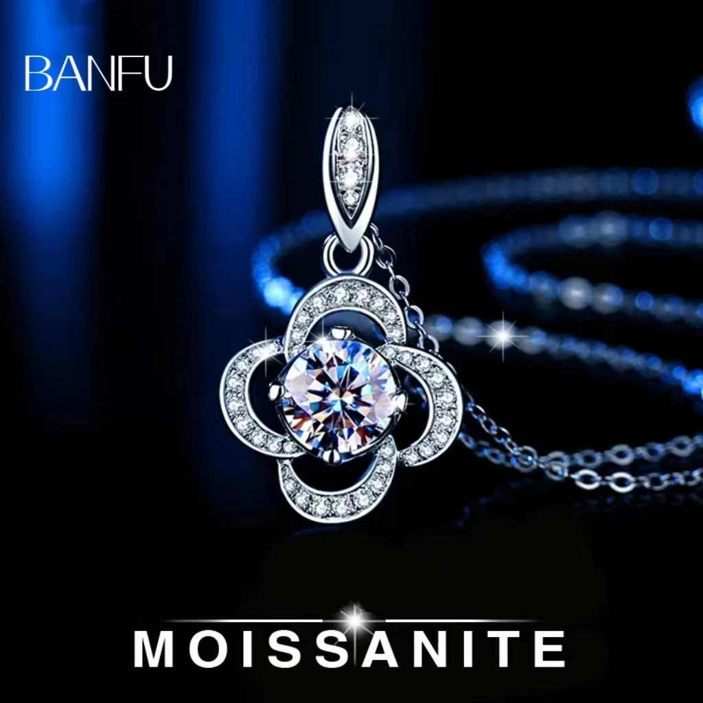 

Женское ожерелье из серебра пробы с муассанитом