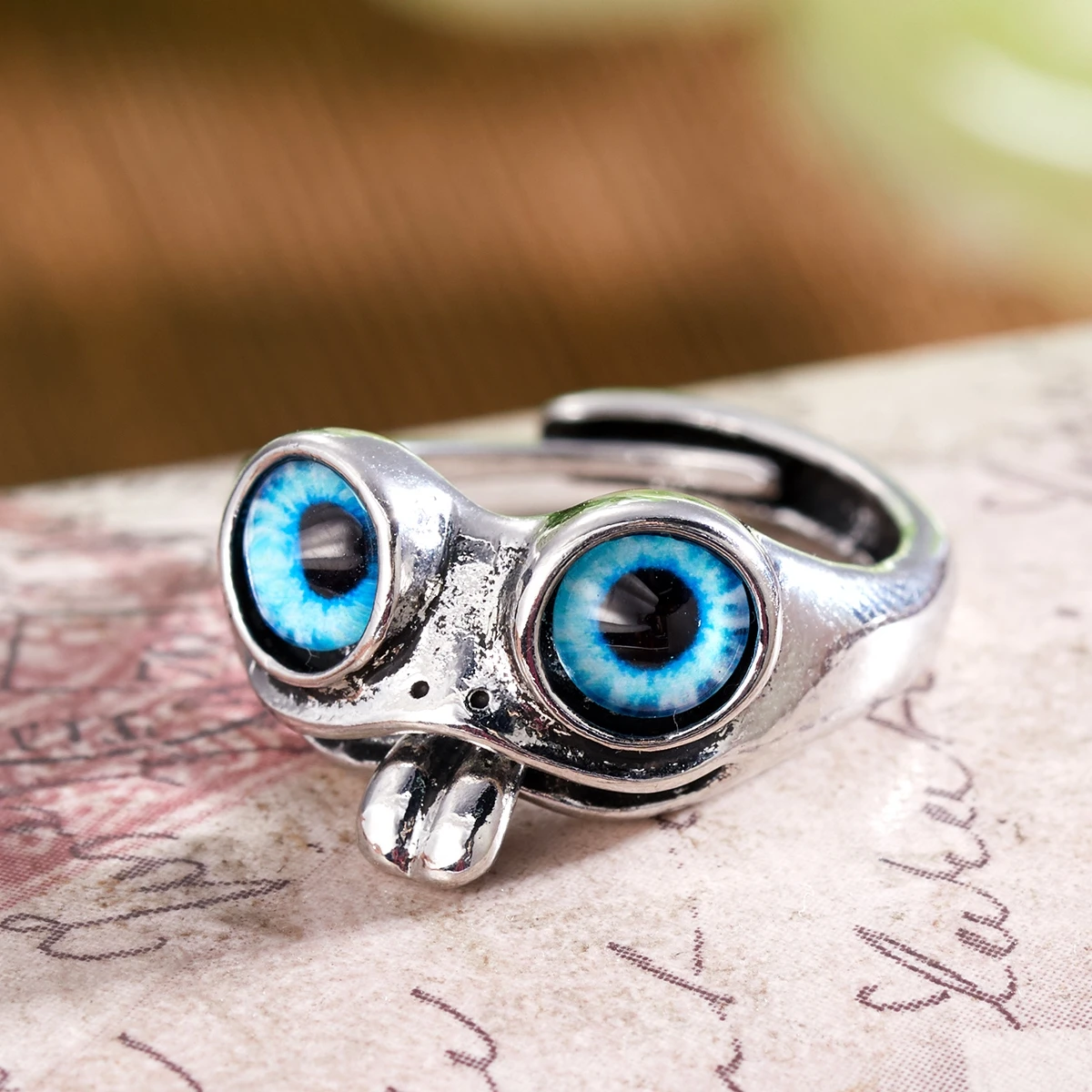 Funny Tongue Out Frog Animal Rings For Men Women Vintage Green Blue Eyes Anello Di Apertura Placcato Argento Goth Fashion Party Jewelry