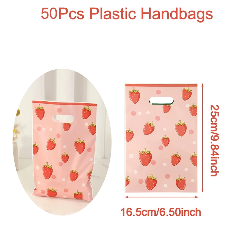 thumbnail image 1 of 10 bolsas de regalo con estampado de fresas, bolsas de plástico para dulces de fiesta con asas, suministros multiusos para envolver regalos para fiestas de cumpleaños, 1 of 5
