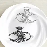 Women's Y2K Sweet Personalized Hair Clip Rhinestone Imitation Pearl Alloy Metal Skull Spider Claw Design for Daily Use 5