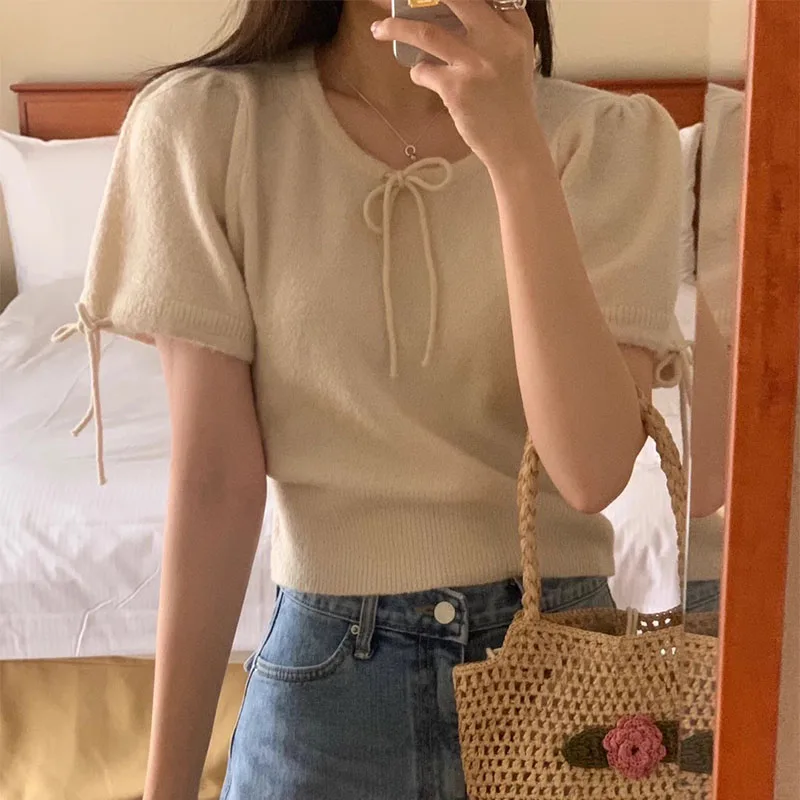 세련된 여름 감소 연령 활 묶인 퍼프 슬리브 니트 탑 여성 디자인 감각 여성용 틈새 크롭 탑 