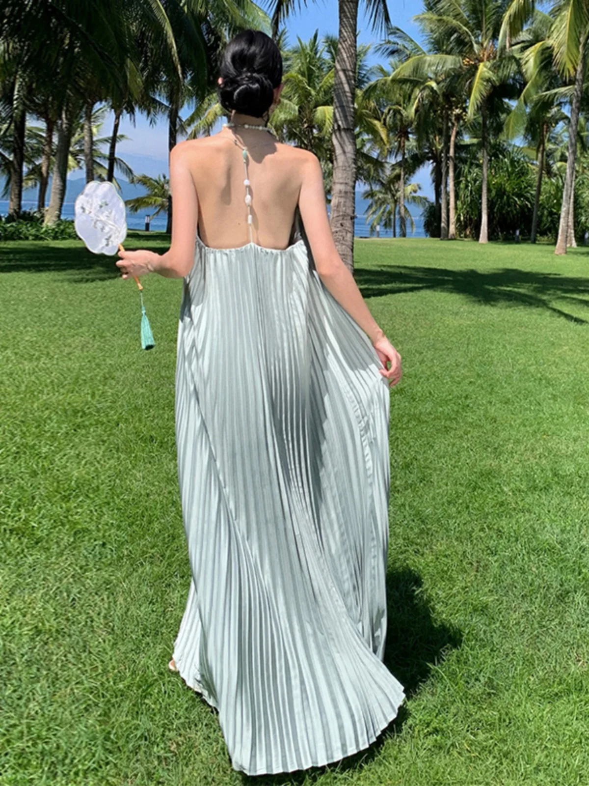 

Sanya Seaside Holiday Dress Backless Pleated Skirt Loose Halter Elegant Atmosphere Photography Beach