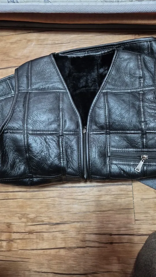 2026 Real Sheepskin Genuine Leather Vest Men Black Waistcoat Male Sleeveless Jacket Thick Motorcycle Vest Multi Pocket Zipper photo review