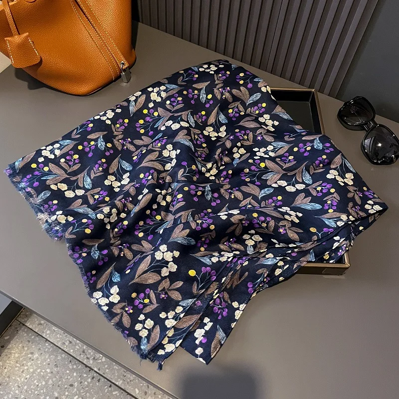 Atmungsaktiver weicher Schal aus Viskose mit Polka-Blumenmuster, Boho-Chic, dicker Fransenschal für Damen, perfekt für Reisen und Freizeit, muslimischer Hijab 2024 – Detail 2