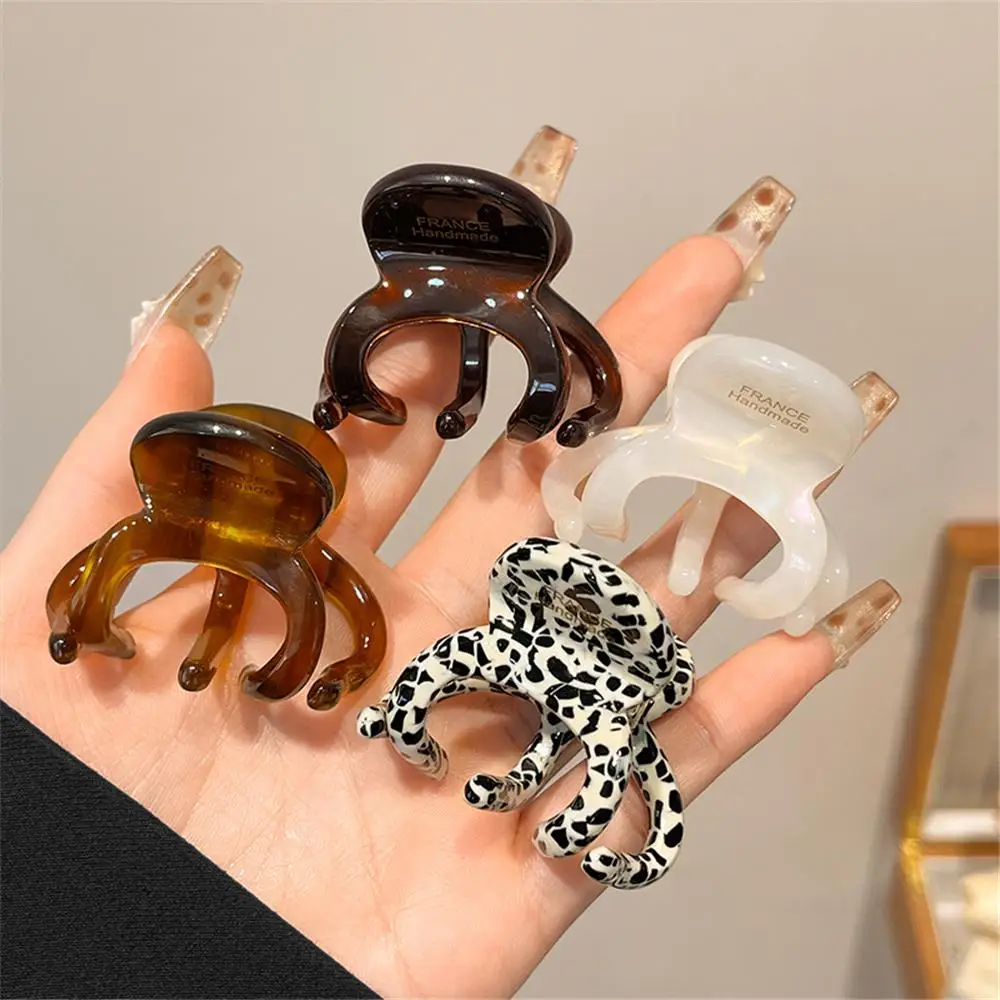 Hair Claw Clip Image 1