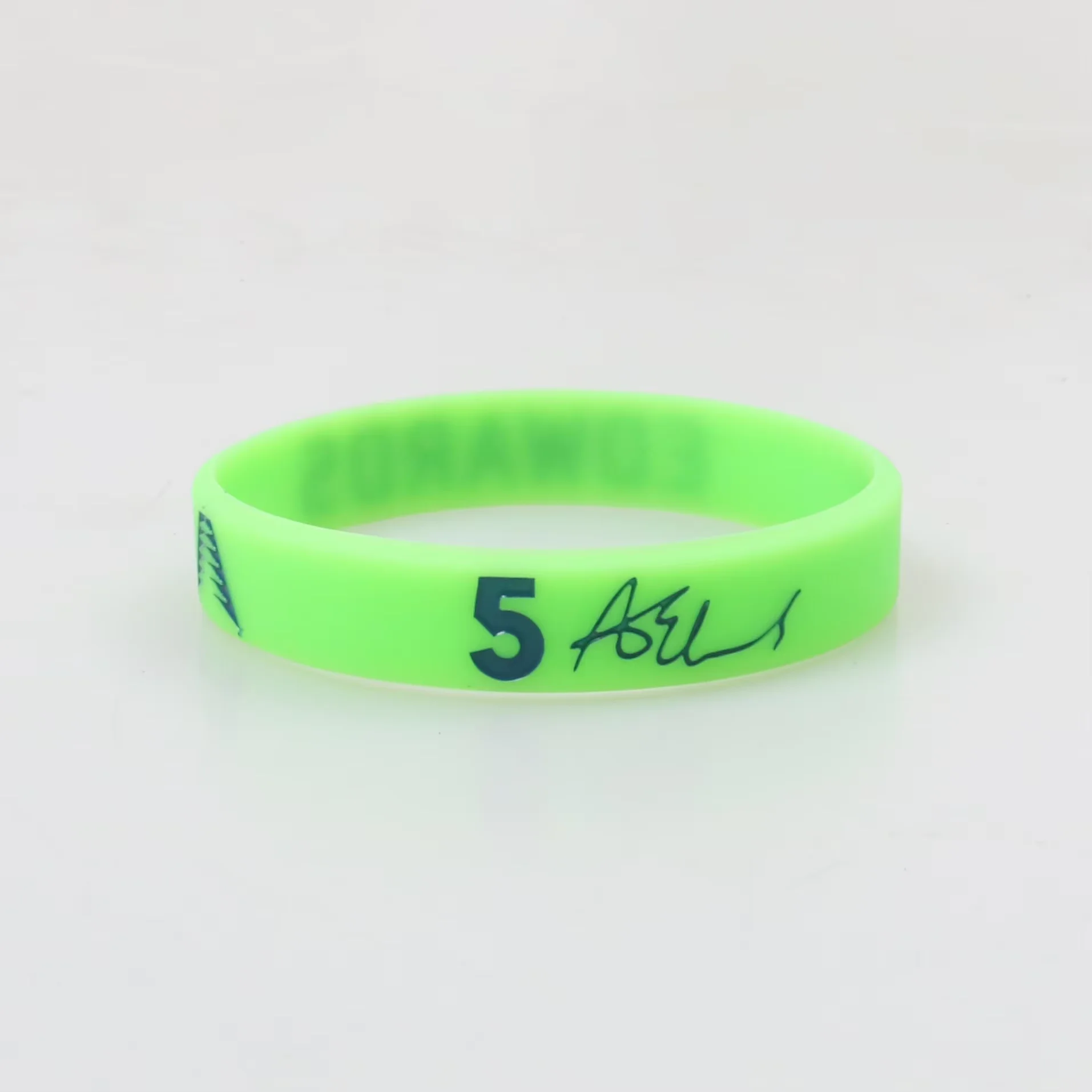 Silicone Bracelets 1 PC Silicone Bracelets Basketball Player Fashion Outdoor Sport Birthday Gift Souvenir Resilient Not Fading Wristband