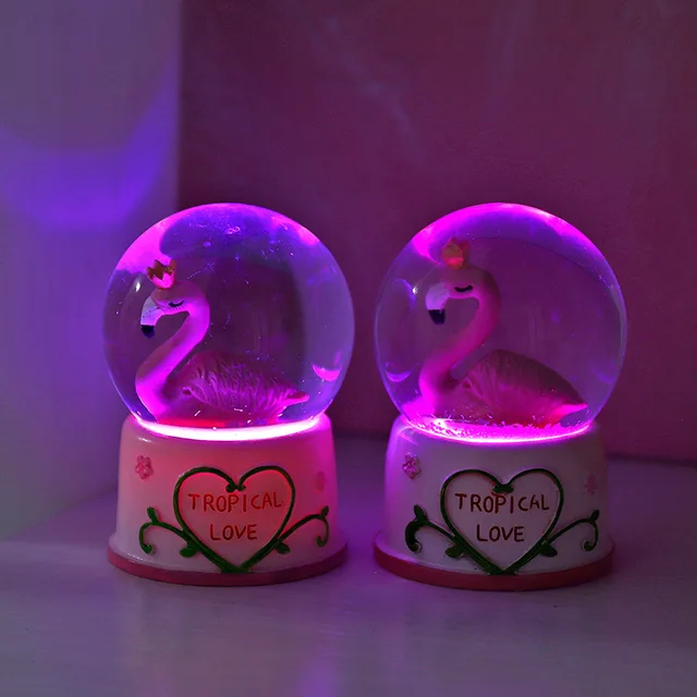 Kreatív Flamingo Hógömb Kristály Üveggömb Led Világító Íróasztal Díszek Retro Kézműves Otthoni Dekoráció Születésnapi Karácsonyi Ajándék - Image 3