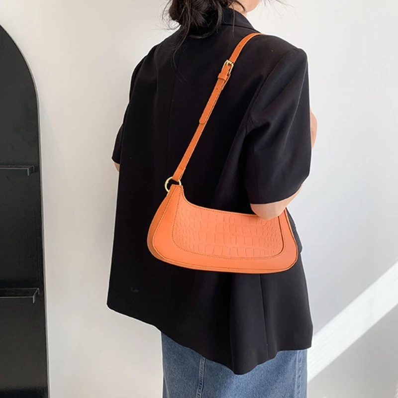 Рисунок 4 - Модная сумка на ремне из искусственной кожи