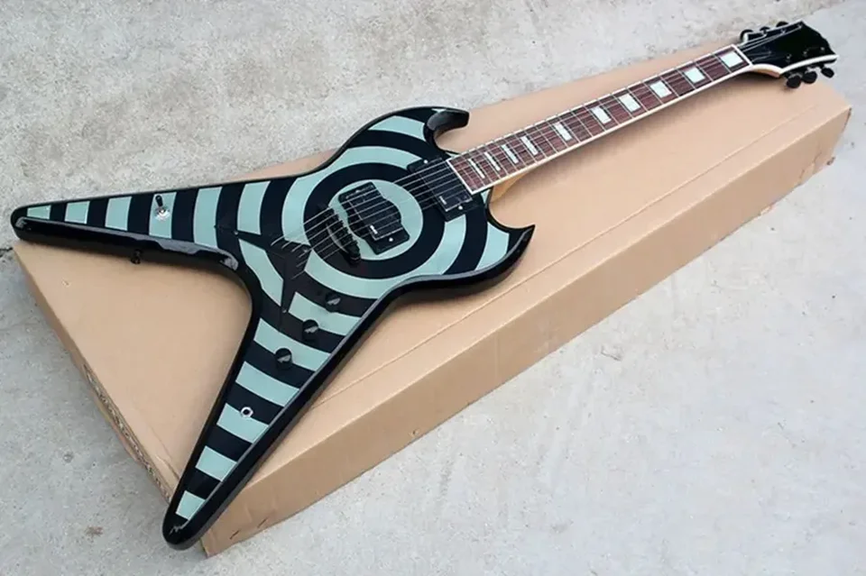 ハムバッカーピックアップ付きエレキギター、ダブルカッタウェイ