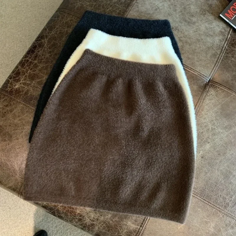 Taille élastique mince femmes jupe courte Sexy élégant tout-Match basique Mini jupe hiver doux décontracté tricot Imitation vison fourrure jupe – Image 2