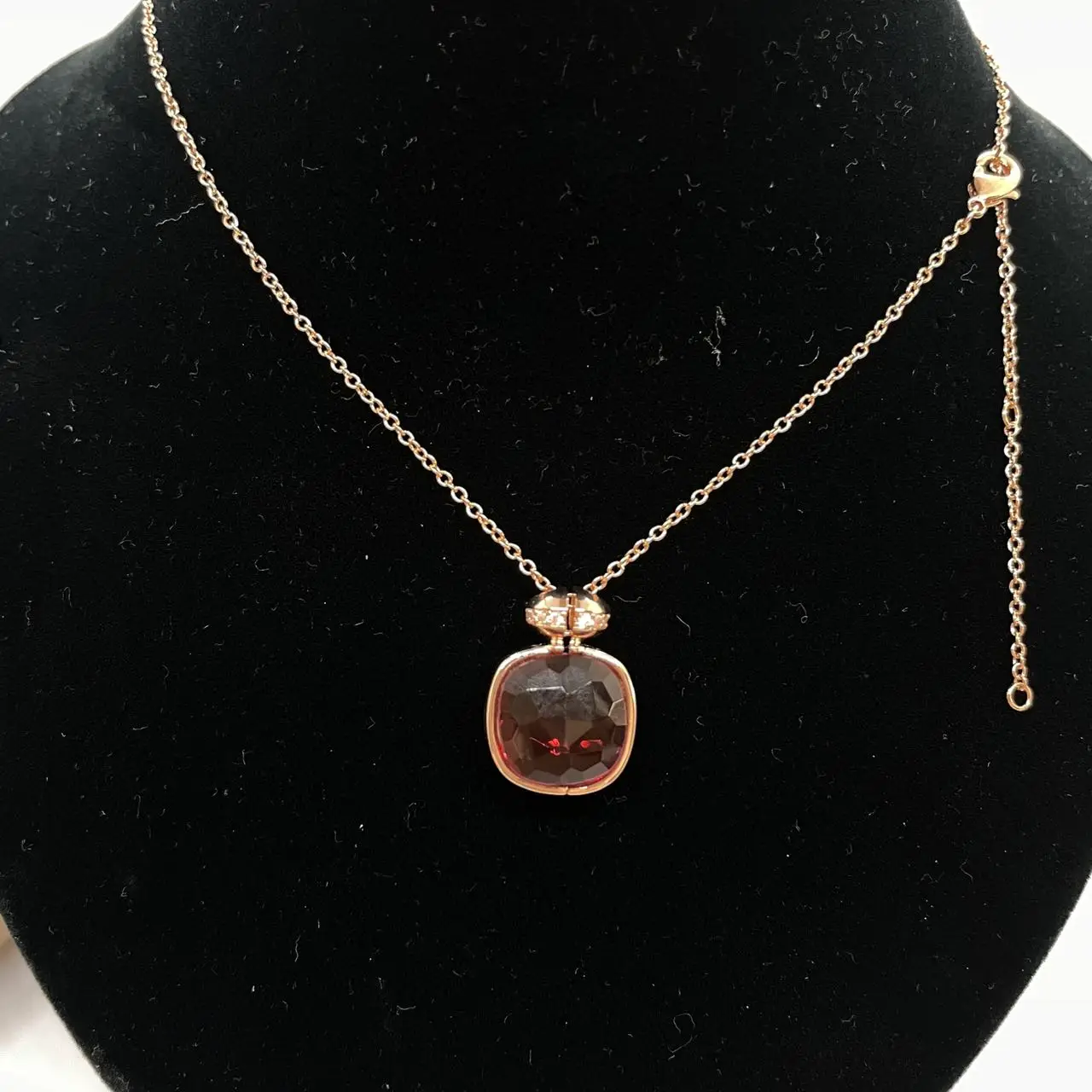 Classic Nudo Pendant Necklace With Female Inlaid Zircon Perfume Bottle Replaceable Gemstone  Elegant Fashion Jewelry