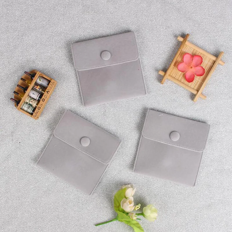 10pcs/lot 7x7, 8x10, 10x10cm Envelope Style Double-sided Folded Flocking Cloth Jewelry Gift Bags Covers Snap Velvet Pouches
