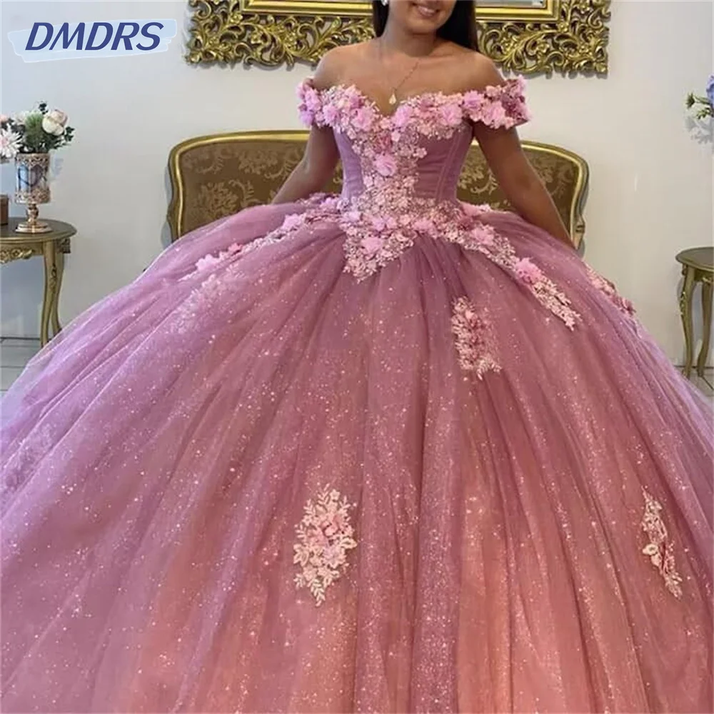 Elegantní kněžna bál talár roztomilý quinceañera šaty romantické 3D květin nášivka krajky s pelerína sladké 16 šaty vestido de