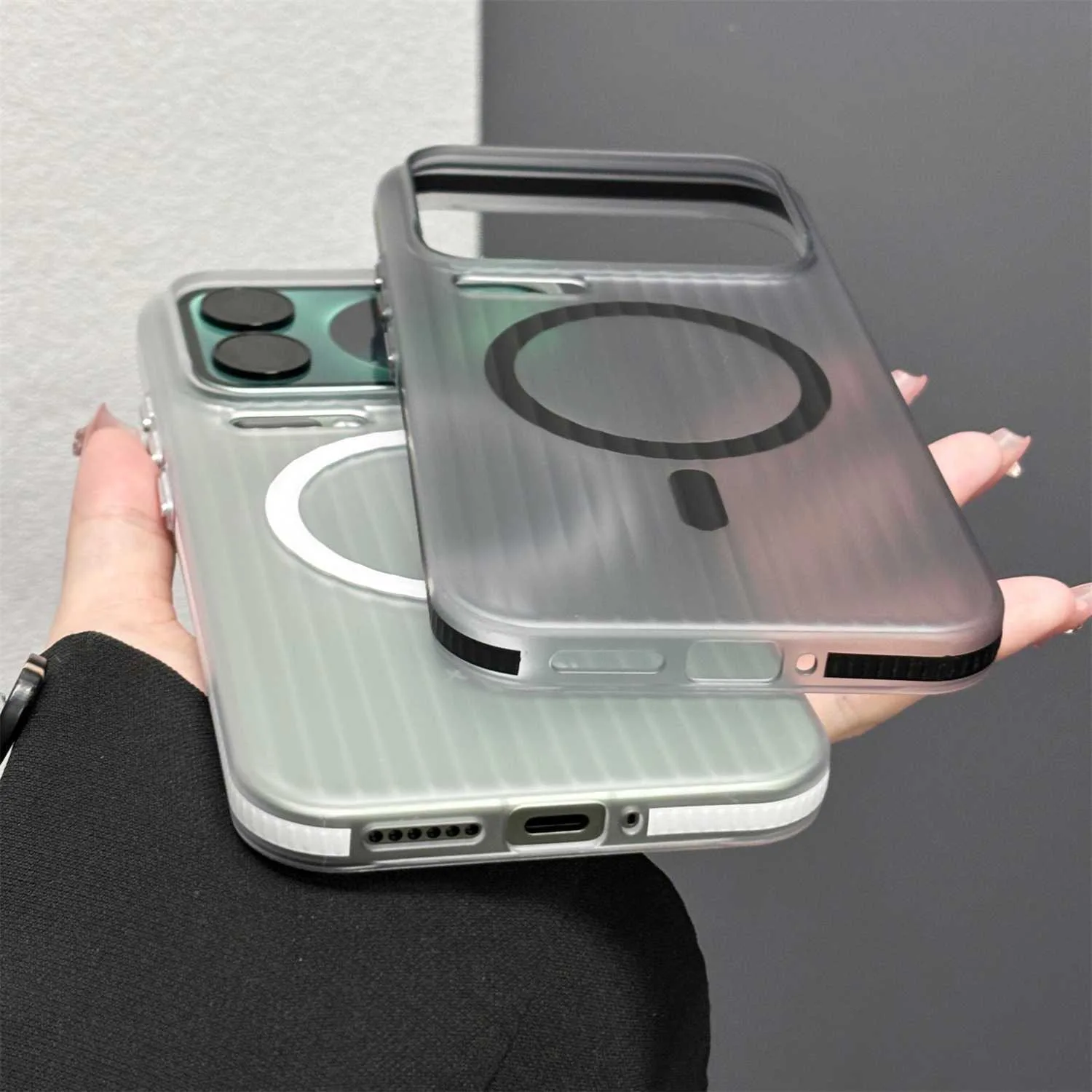 Frosted PC Clear Luggage Stripe Magnetic Case with Skin-friendly Cover