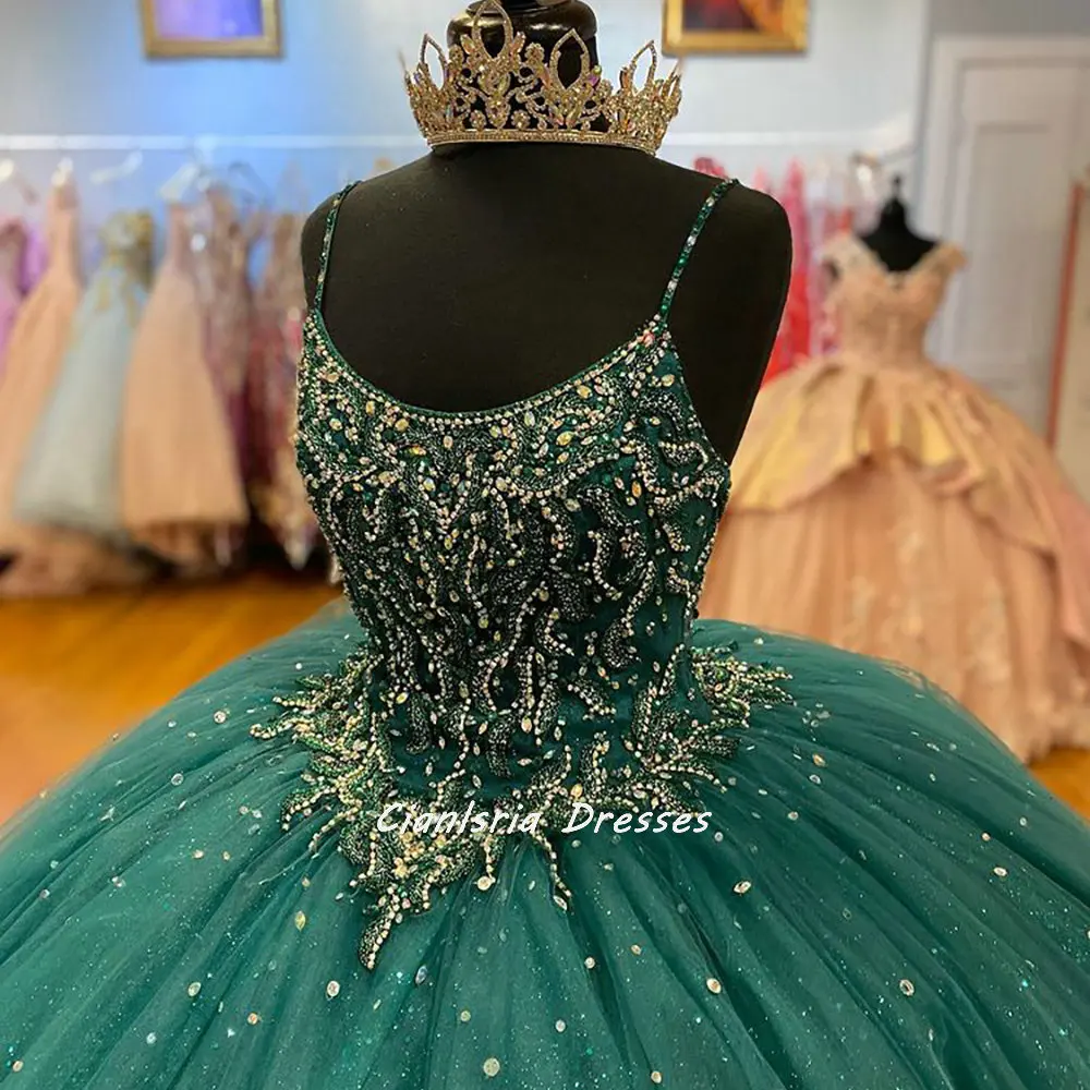 

Emerald Green Spaghetti Straps Ball Gown Quinceanera Dress Beading Crystal Sequined Vestido De 15 Anos Sweet 16 Prom Party Gown