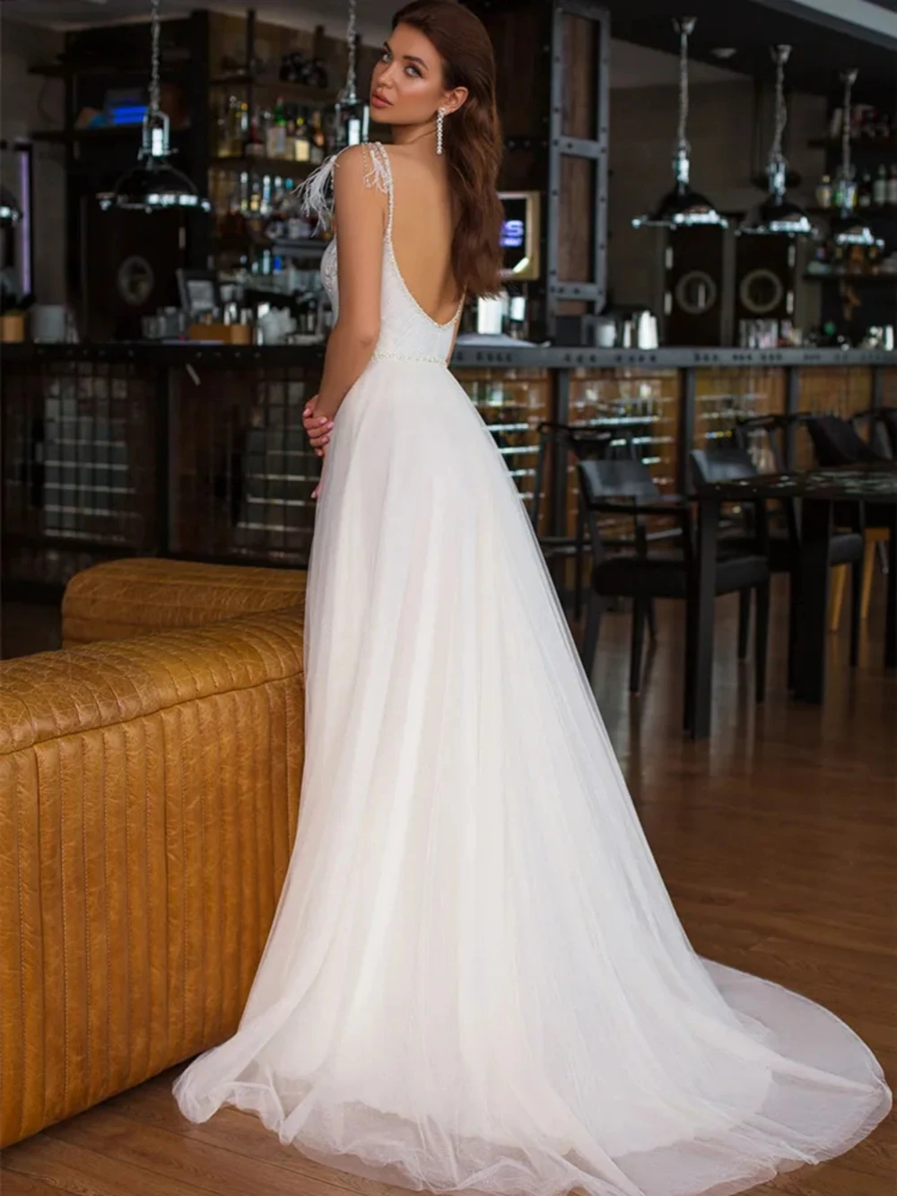 Рисунок 4 - Женское свадебное платье с блестящими бусинами