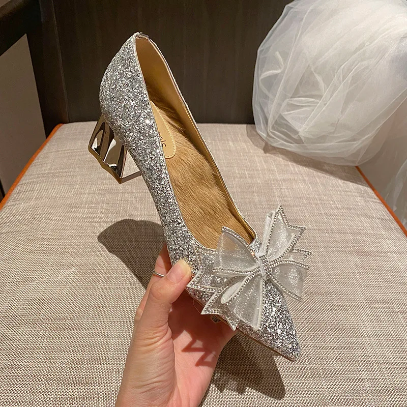 

Pointed high heels women's thick heel autumn French wedding shoes high sense Xiuhe wedding dress annual meeting single shoes