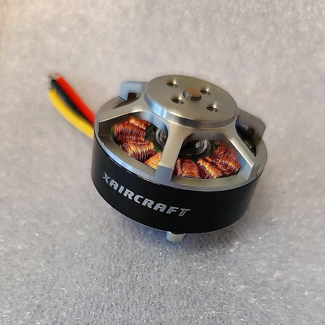 Vue de côté du moteur sans balais 4230 KV420 pour drone RC multicoptère, montrant le stator et les aimants internes.