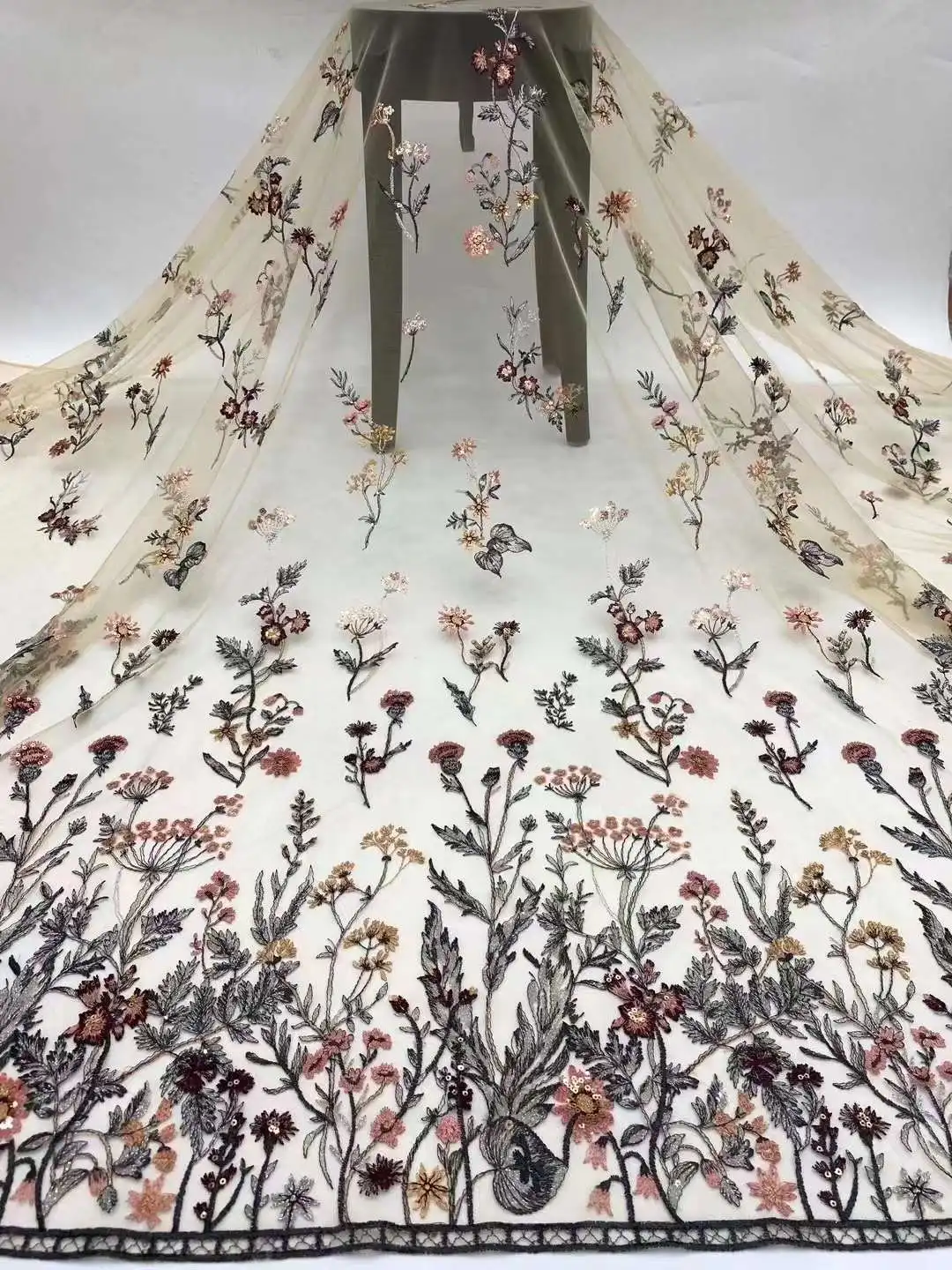 

Pretty Party Dress Design Mulit color Thread With Sequin Embroidery French Mesh African Fabric Lace For Evening Dresses Weddings