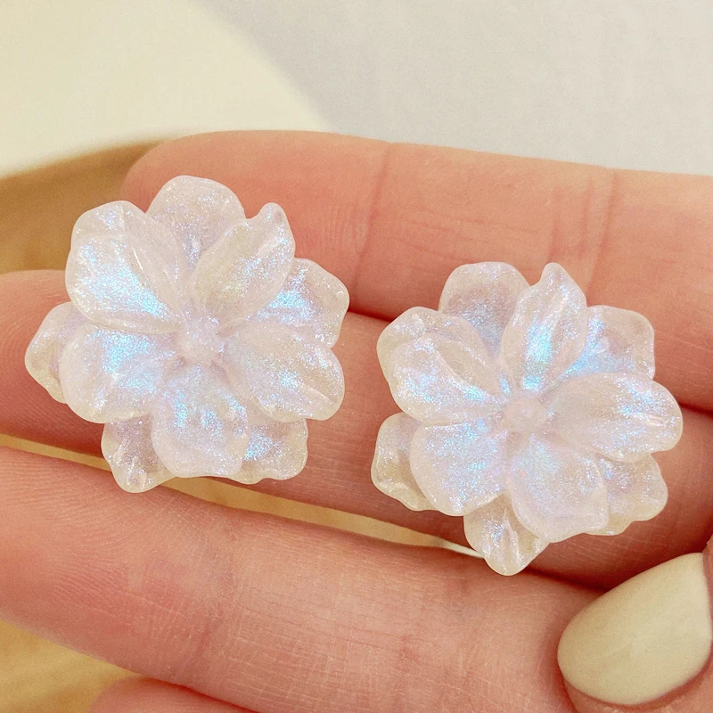 Trendy New White Flower Women's Stud Earrings Acrylic Material