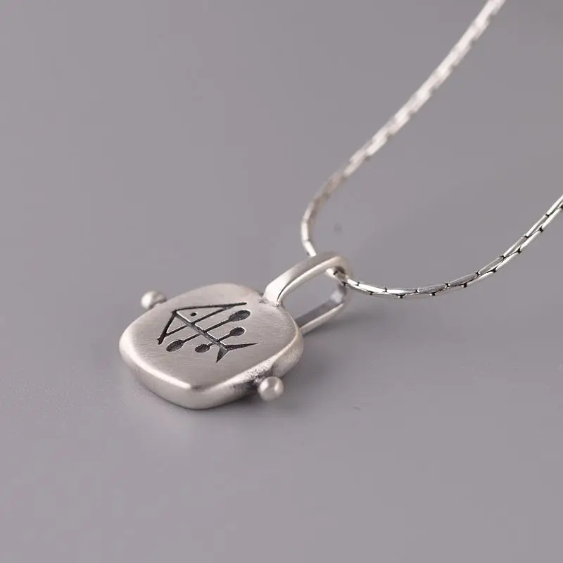 New 2023 Vintage Fashion Personality Matte Fish Necklace Unisex Long Pendant Banquet Jewelry Accessories Gift