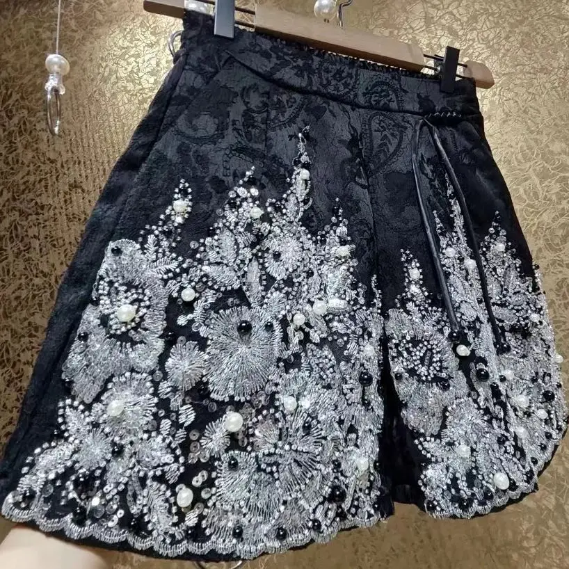 

Шорты женские с вышивкой из бисера и блесток, стильные короткие штаны с широкими штанинами, с эластичным поясом, популярная модель