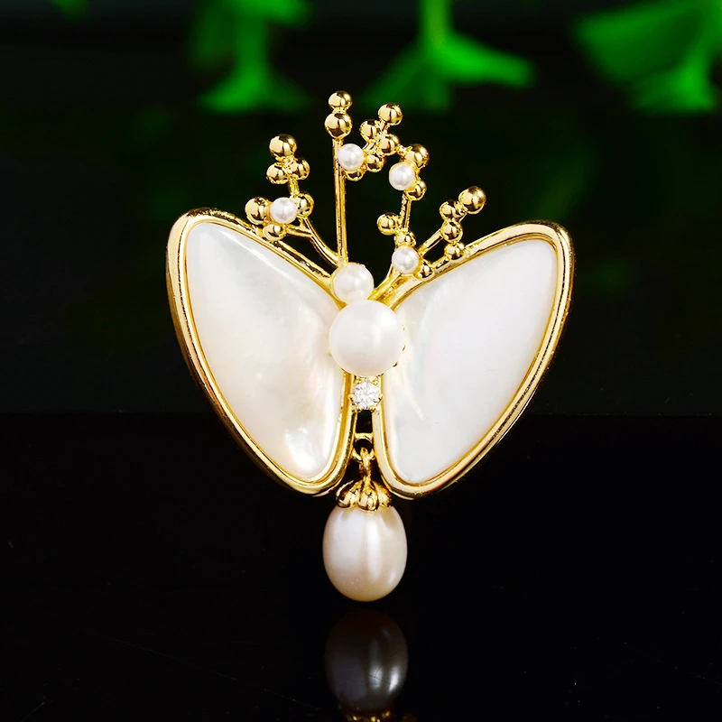 

Женская брошь в форме бабочки, простая элегантная белая брошь с пресноводным жемчугом, аксессуар для платья