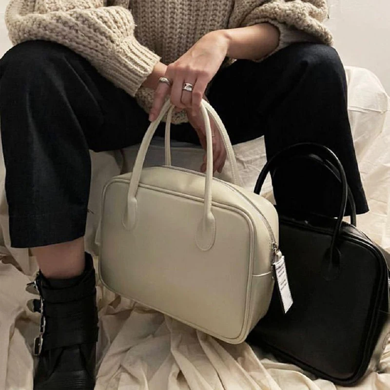 

Корейская дизайнерская сумка через плечо для молодых женщин, сумочка для боулинга, роскошная черная сумка через плечо из масляной вощеной кожи, 2024, модный тренд