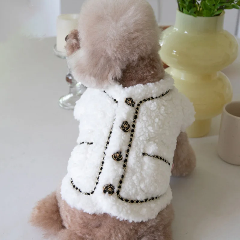Veste Fourrure Chanel pour Chiens à 4 Boutons - 2025 - Vêtement et accessoires pour chiens - Doglovedesign
