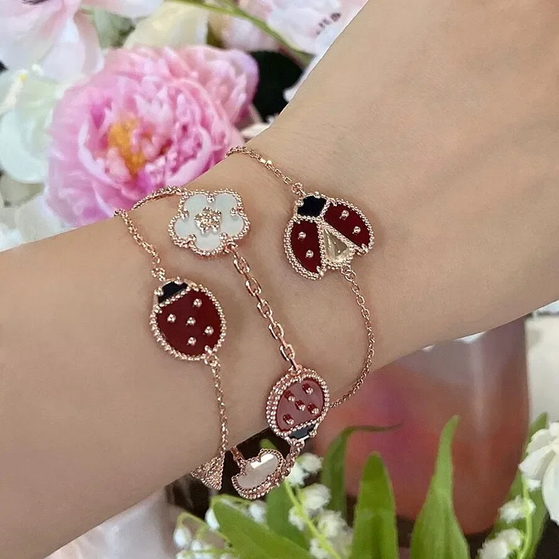 

Hot selling new rose gold plum flower Ladybug bracelet Ladies fashion sweet temperament luxury brand jewelry party gift