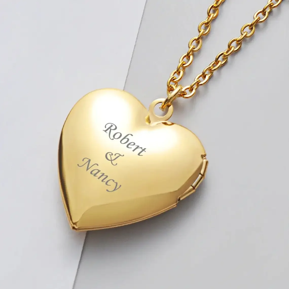 Heart Pendant Locket Engraved Jewelry SOULMEET 18k Gold - Main Image
