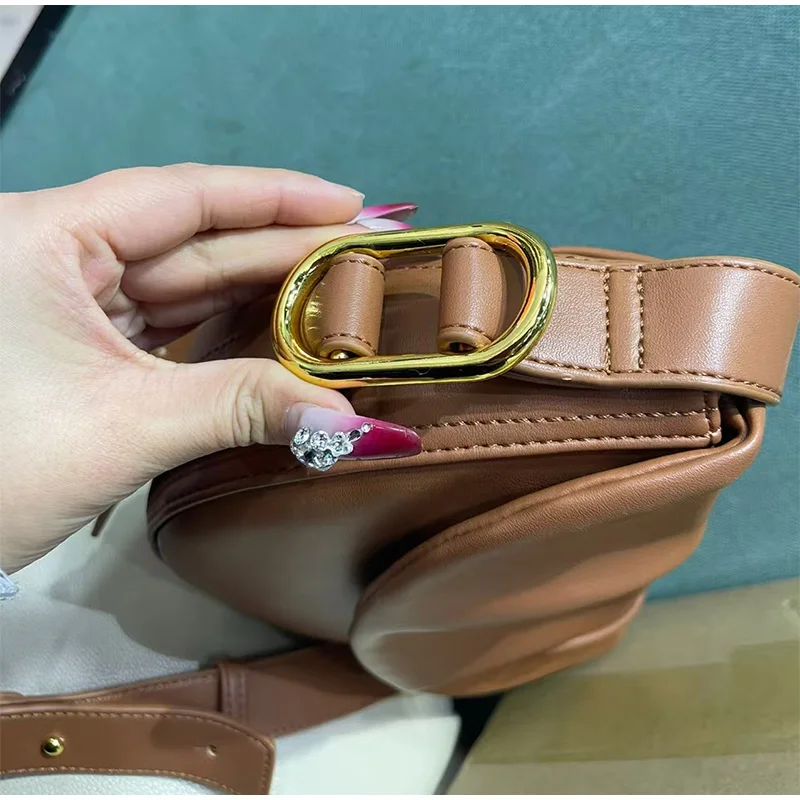 retro European crossbody bag