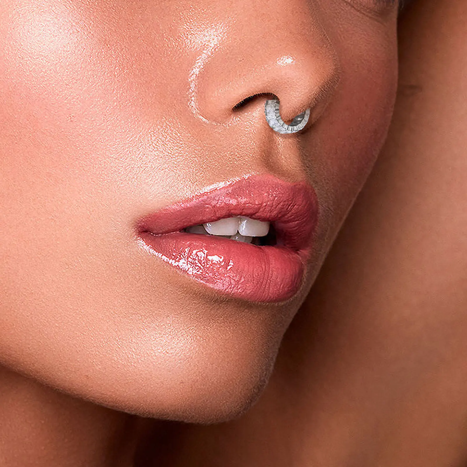 ASTM F-136 Titanium Ear Nose PIERC Cartilage Earring Earlobe Piercing CZ Paved Side Rings Hoops Clicke Tragus Ring Jewellery