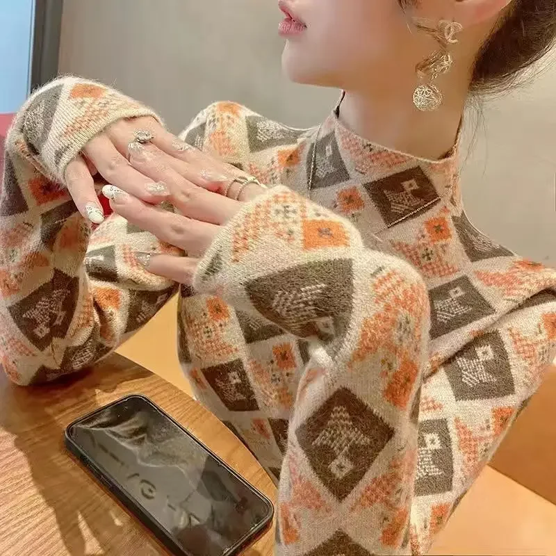 The new one-piece cashmere autumn and winter semi-high collar bottoming shirt is fashionable and explosive, and the ladies take