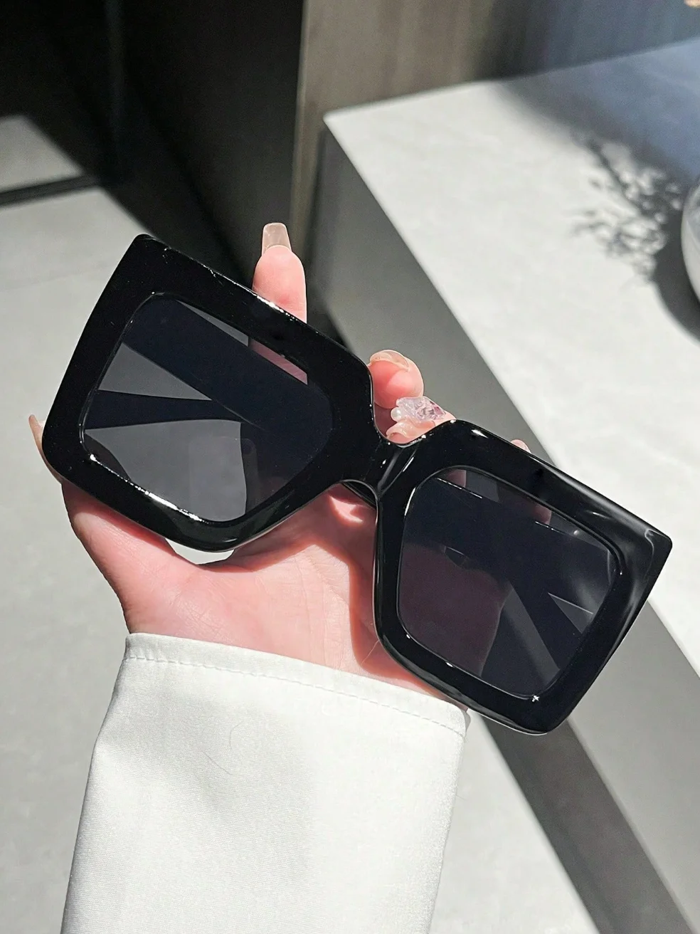 Unisex Square Full-Frame Fashion Sunglasses for Active Lifestyles and Style Events