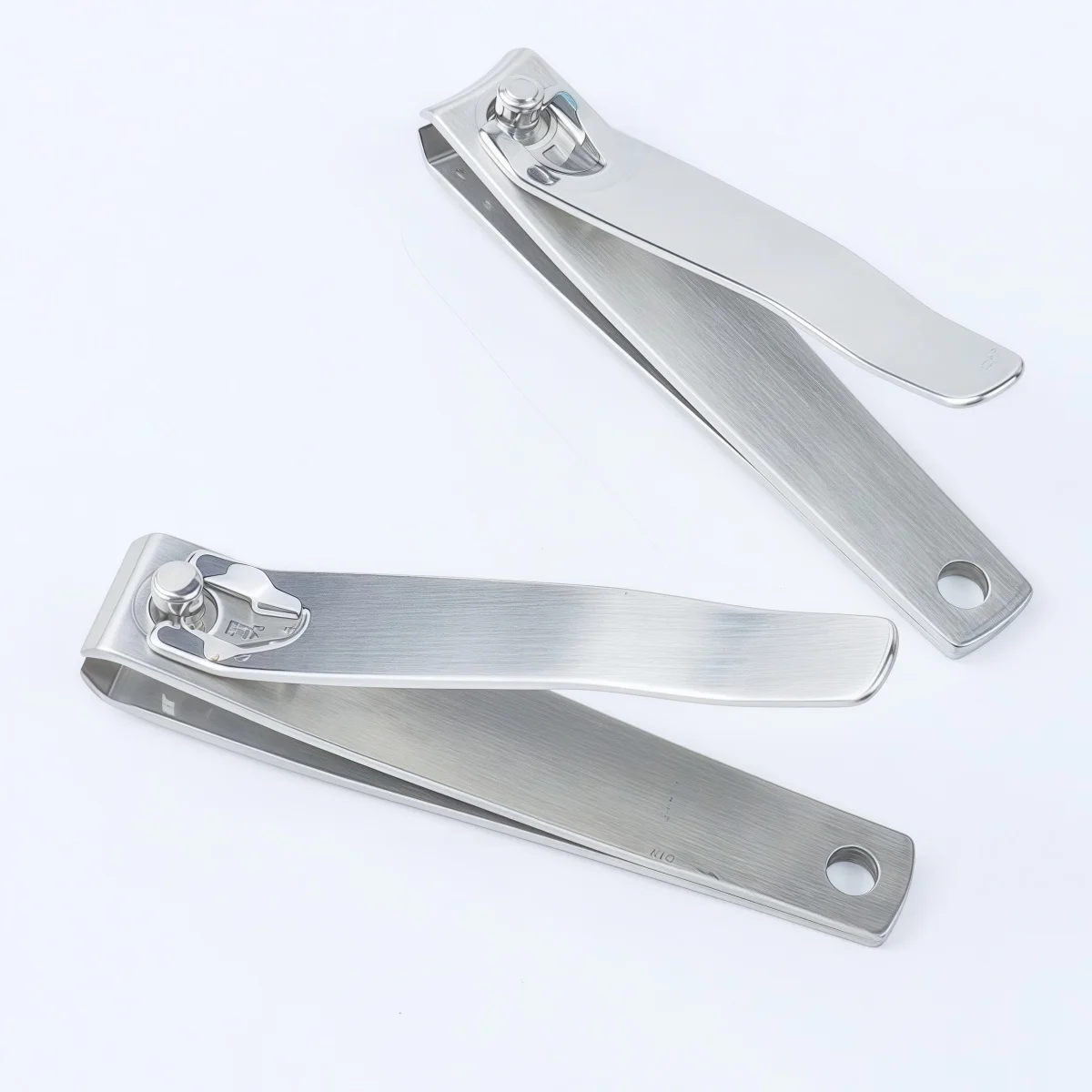 Sharp Durable Nail Clippers Set, 2pcs Carbon Steel Rotating Traditional Design Sanded Finish Curved and Straight Blades Ergonomi 2