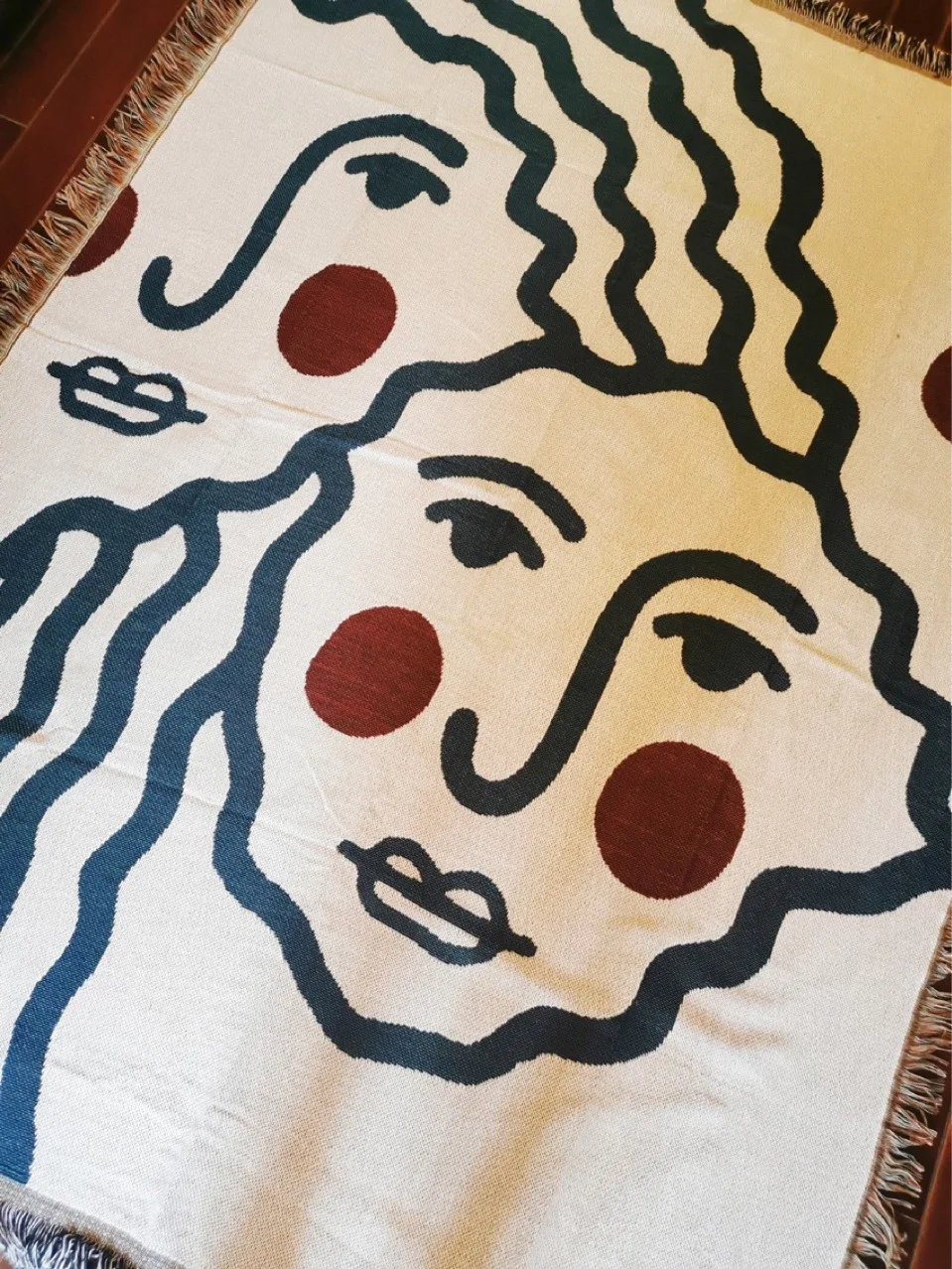 Description Picture 4 of itemTextile City Abstract Face Tassel Throw Blanket Ideal for Indoor Couch Decoration and Outdoor Picnics 130x160cm