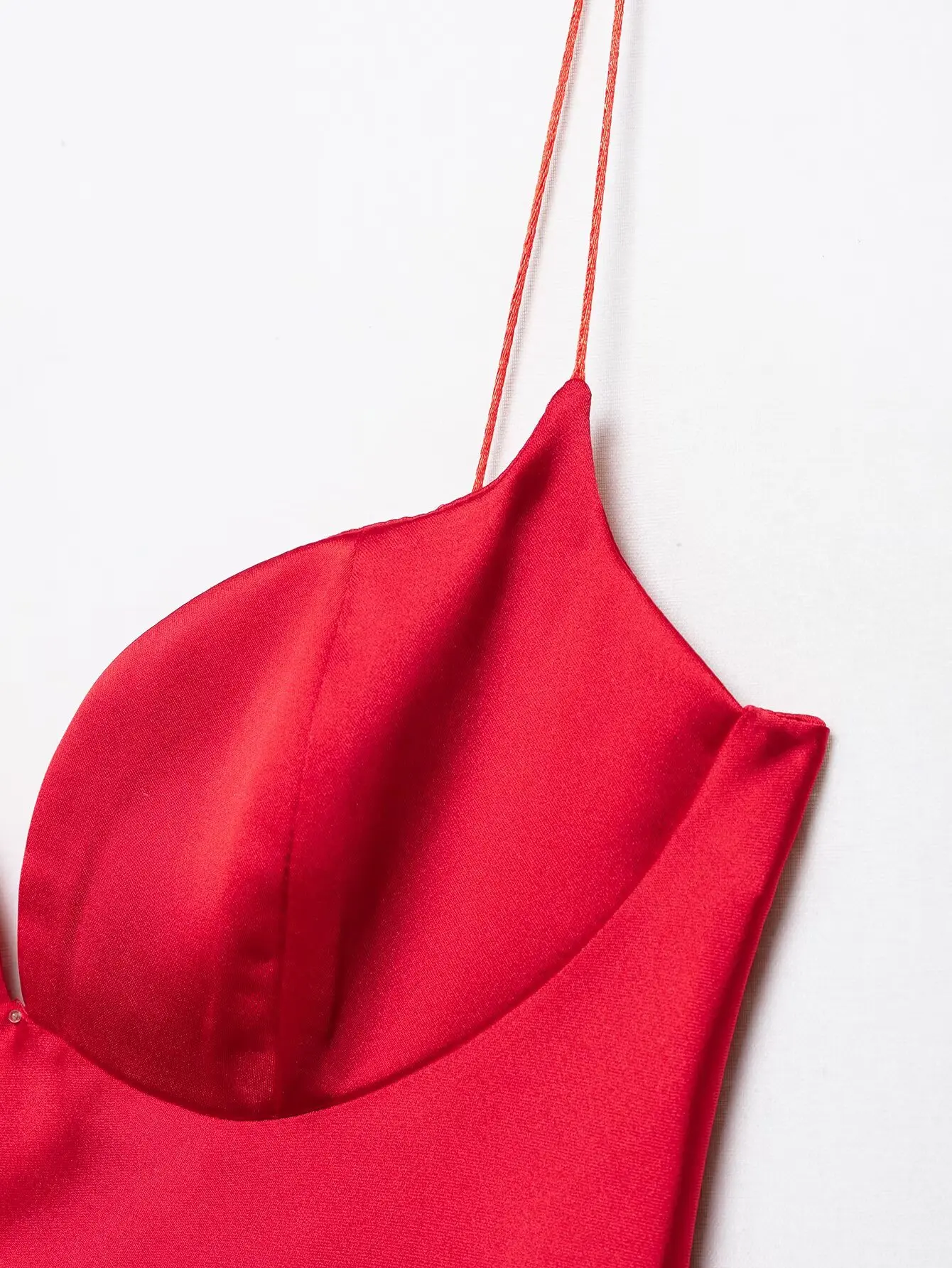 KONDALA Sexy schickes rotes Satin-Damenkleid mit V-Ausschnitt, Cami, langes Partykleid, Damenmode, 2025, Sommerurlaub, Strand, Y2K-Mädchenkleid – Detail 7