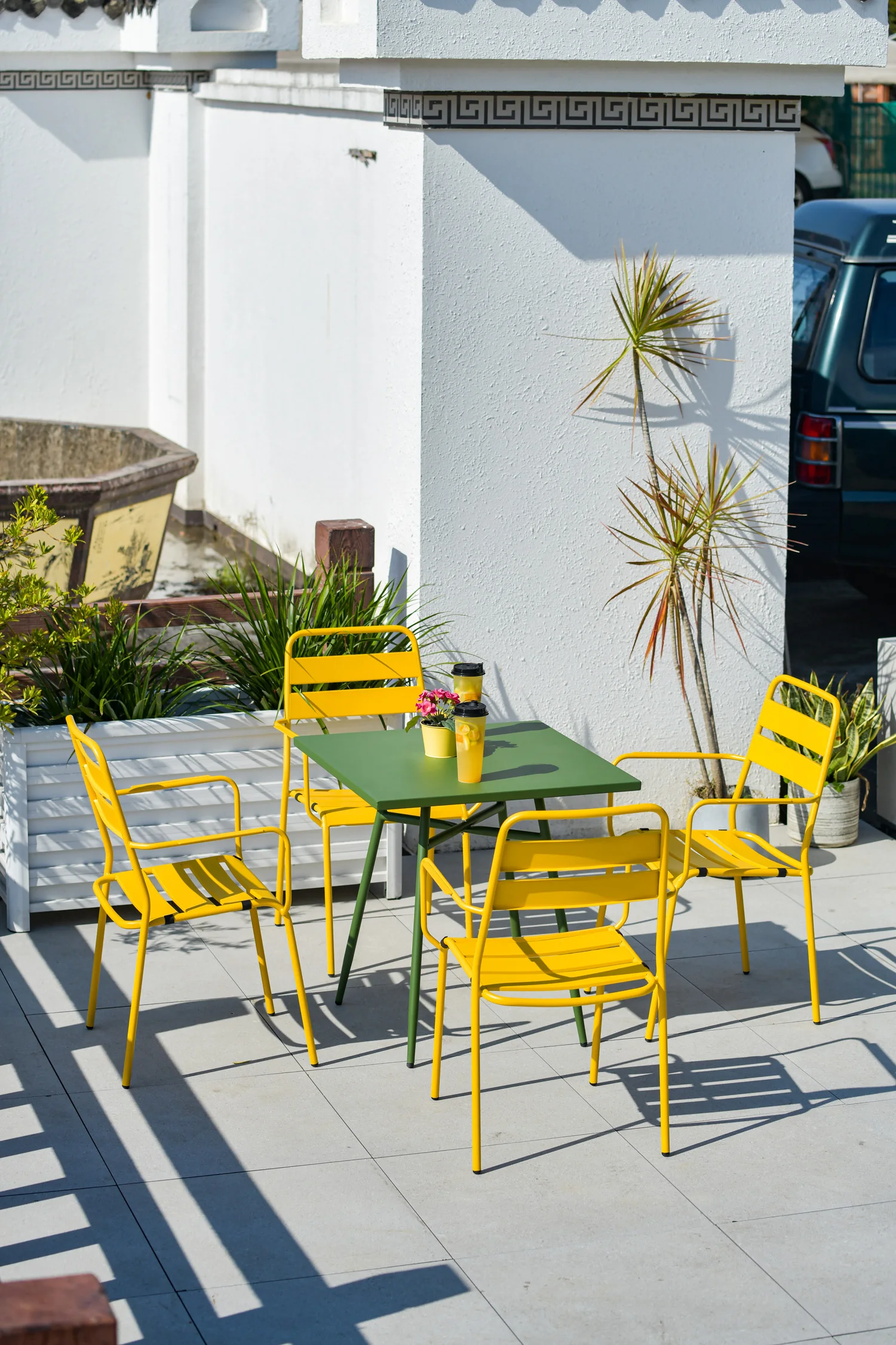 Yellow Green Outdoor Dining Chair Table Set Metal Colorful Garden Park Furniture Modern Luxury Commercial Coffee Restaurant