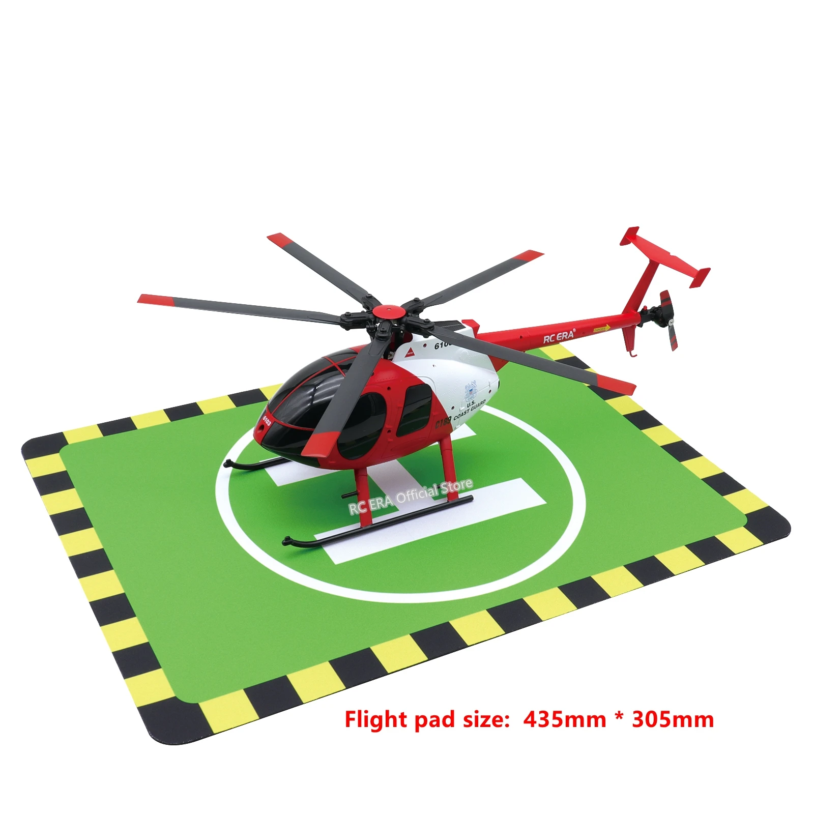 Hélicoptère RC ERA positionné sur la plateforme de décollage, prêt pour le vol avec le tapis antidérapant en dessous.