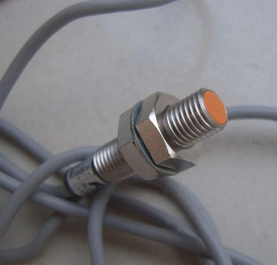 

FUJI electric proximity sensors switch PE1-CS1R5DB 10-30V DC