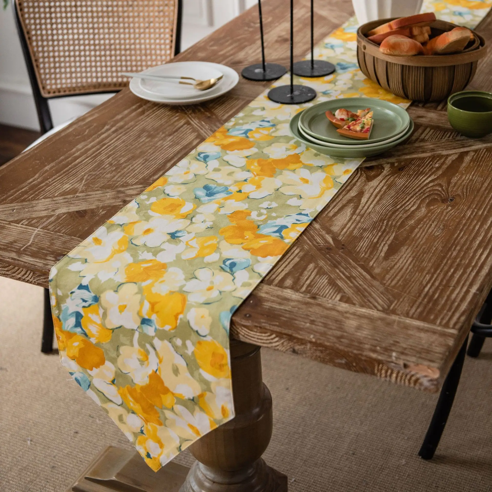 

Exquisite Floral Pattern Pastoral Table Flag Family Dining Table TV Cabinet Coffee Table Decoration Table Flag Party Decoration