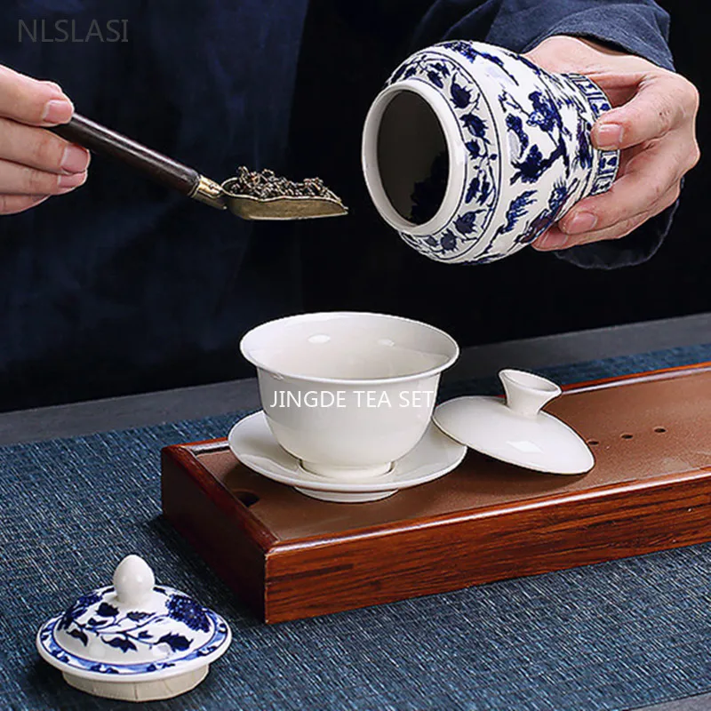 1Pc Chinese Blue and White Porcelain Tea Jar Sealed Moisture-proof Pu 'er Tea Box Tradition Tea Accessories Coffee Container