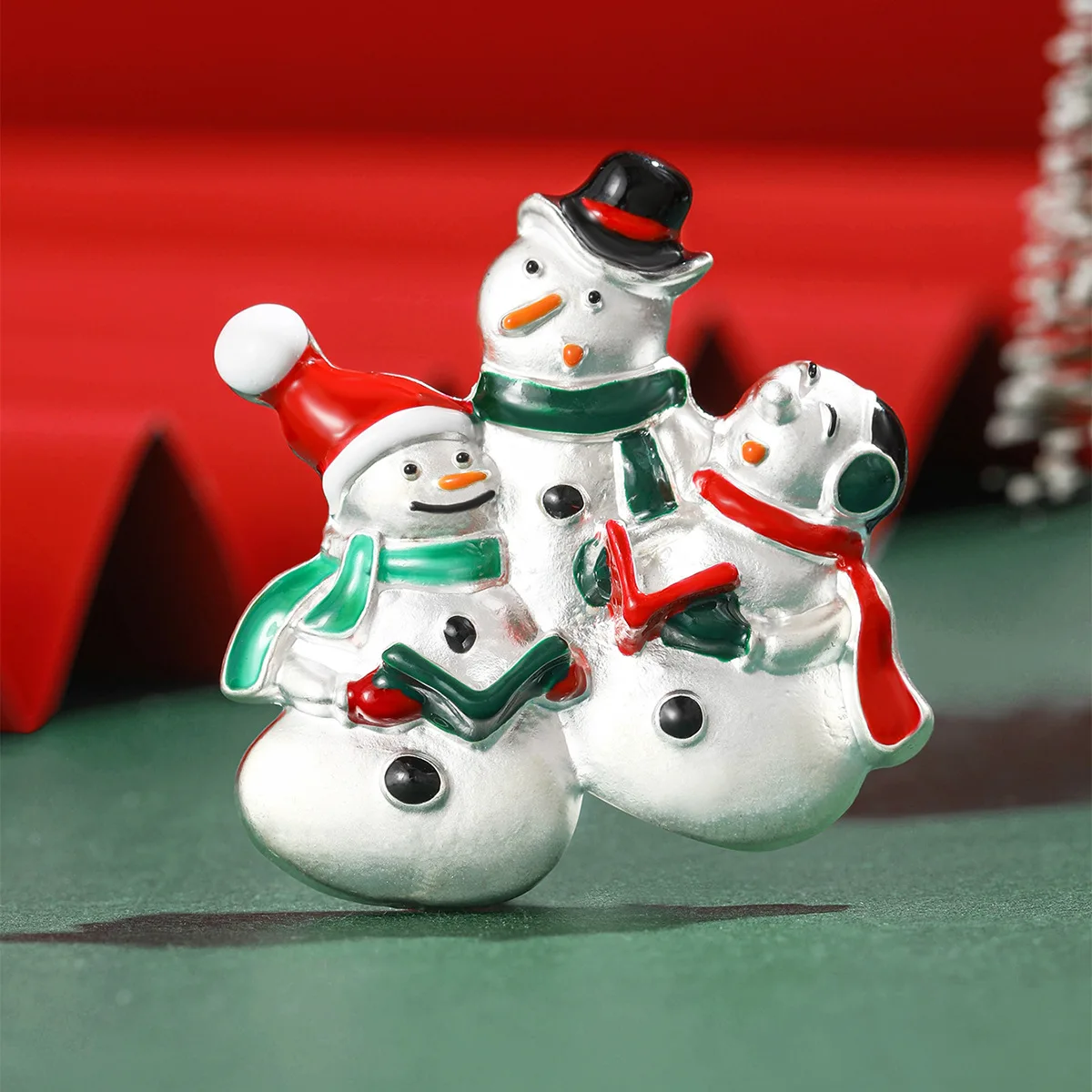 

Cute Christmas Snowman Brooch Ladies Unisex Enamel Christmas New Year Lucky People Party Casual Brooch Pin Gifts