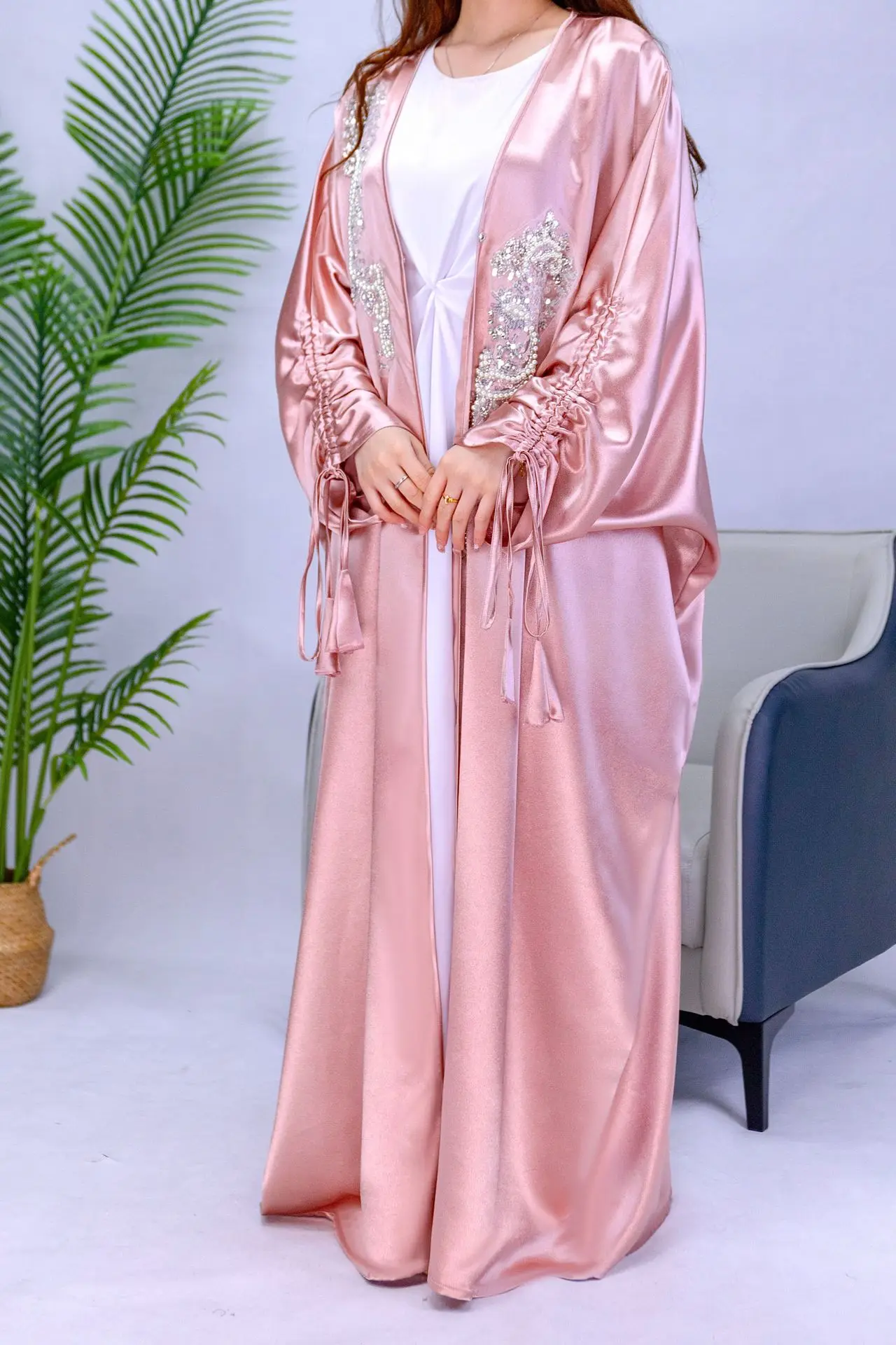 

Eid Ramadan Abaya Shiny Satin Muslim Women Beads Bat Sleeve Open Cardigan Kimono Dresses Turkey Dubai Kaftan Arab Robe Jalabiya
