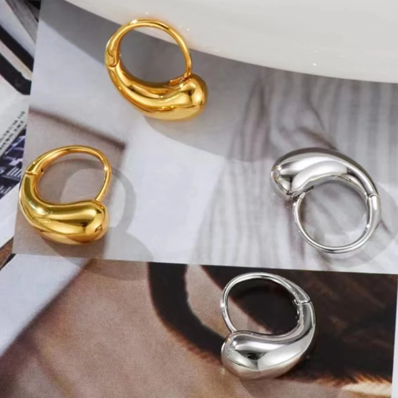 2023 Summer New Small Waterdrop Smooth Chunky Hoop Orecchini Per Le Donne Color Oro Dupes Circle Huggie Ear Buckle Clip Jewelry