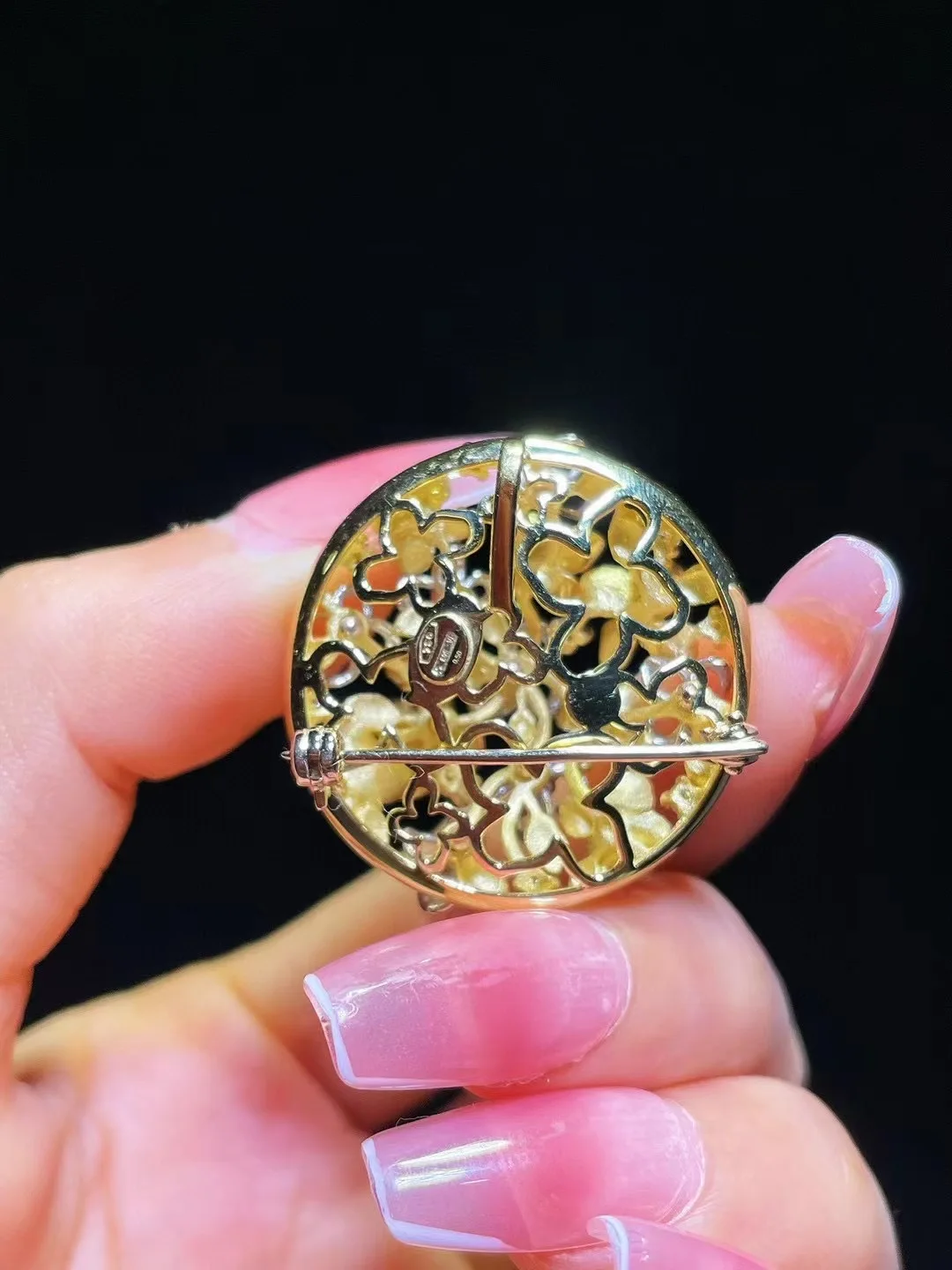 18Kgold flower roundel pendant & brooch double use diamond genuine jewelry fine women jewelry free shipping 4 18Kgold flower roundel pendant & brooch double use diamond genuine jewelry fine women jewelry free shipping - Image 4