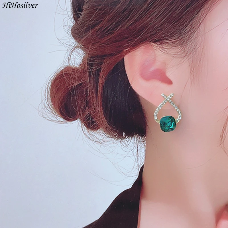 

HiHosilver 925 Silver Needle New Women's Trendy High-quality Jewelry Cross Heart Crystal Zircon Stud Earrings HS0009